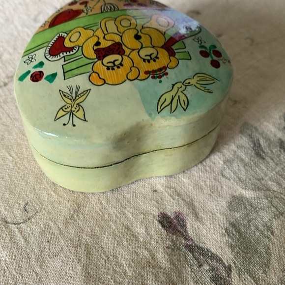 Heart trinket box with teddy bears - Picture 3 of 8